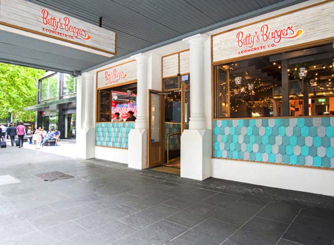 -melbourne-bettys-burgers-chips-cheap-affordable-easy-food-restaurant-beach-theme-cute-bright-trendy-where to eat-city-cbd