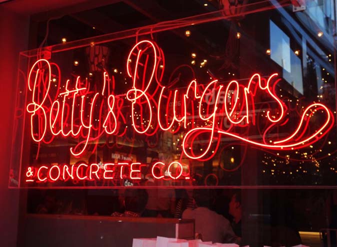 -melbourne-bettys-burgers-chips-cheap-affordable-easy-food-restaurant-beach-theme-cute-bright-trendy-where to eat-city-cbd