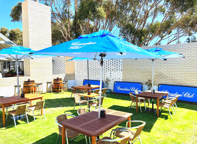 Beach Hotel Seaford <br/> Bars with a Beer Garden
