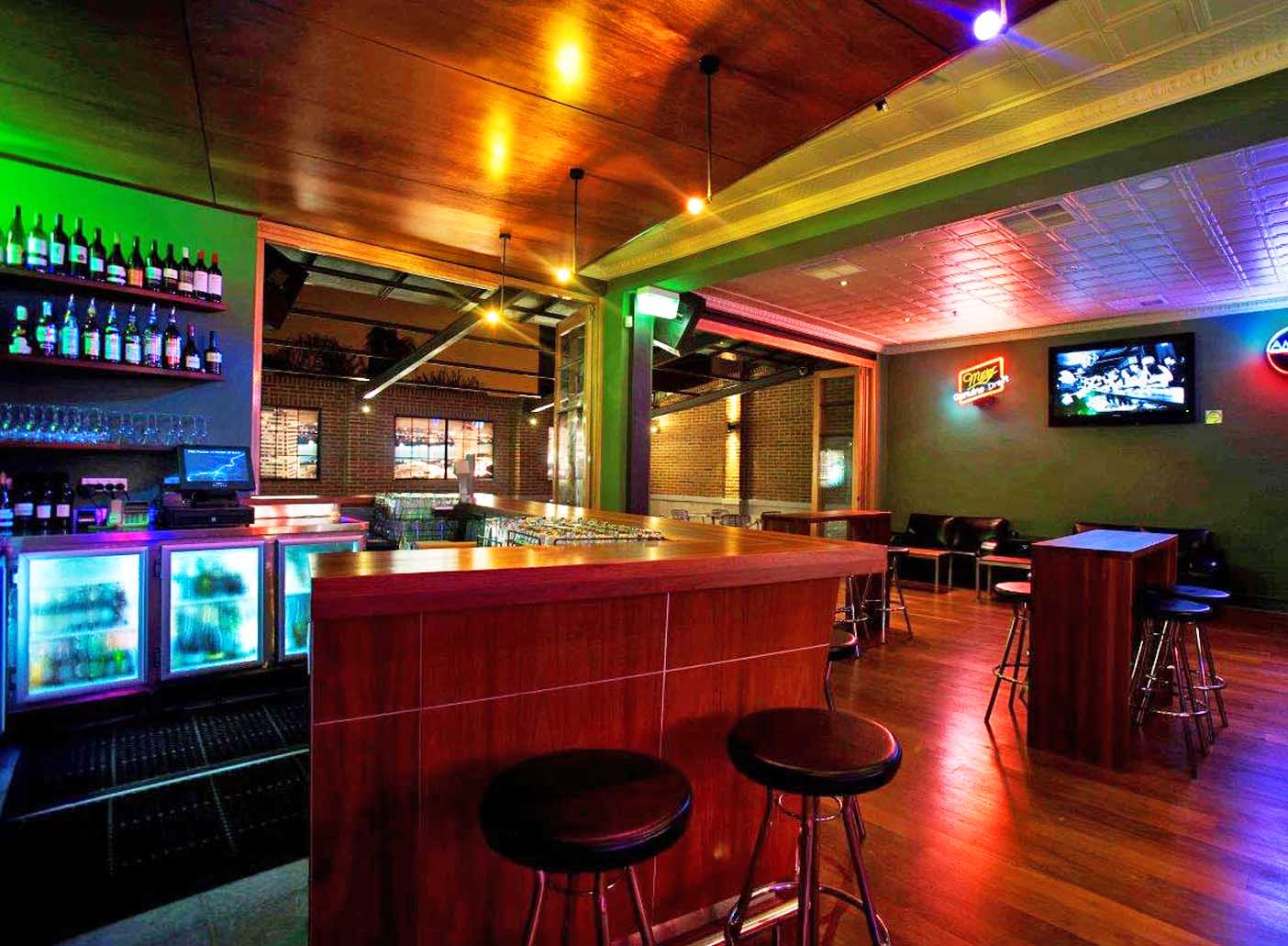 Universal Bar <br/> Live Music Function Rooms