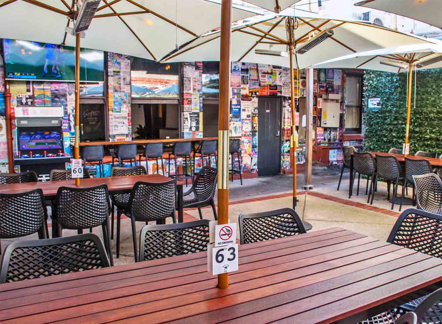 Crown & Sceptre Hotel <br> Heritage-Listed Bars