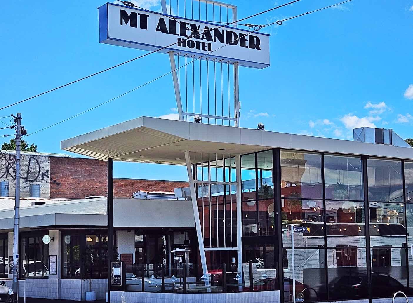 Mt Alexander Hotel <br> Modern Pubs