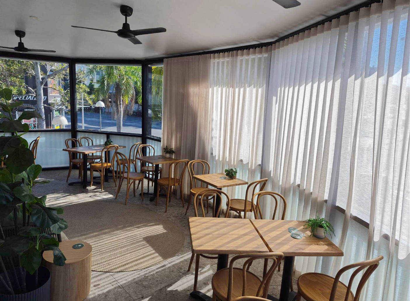 Stickybeak Wine Bar